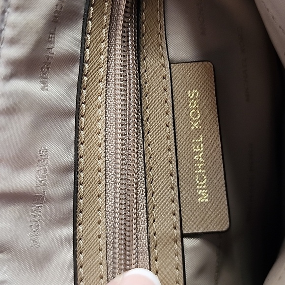 Michael Kors Leather Pink & Cream Shoulder Bag - Picture 10 of 12